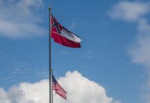 Mississipi aprova retirada de símbolo escravagista da bandeira do Estado