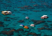 Maxaranguape, RN, decreta fechamento de praias e proíbe entrada de pessoas no município aos fins de semana para prevenir coronavírus Parrachos de Maracajau, em Maxaranguape (Arquivo). Praias serão fechadas nos fins de semana — Foto: Canindé Soares