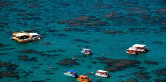 Maxaranguape, RN, decreta fechamento de praias e proíbe entrada de pessoas no município aos fins de semana para prevenir coronavírus Parrachos de Maracajau, em Maxaranguape (Arquivo). Praias serão fechadas nos fins de semana — Foto: Canindé Soares