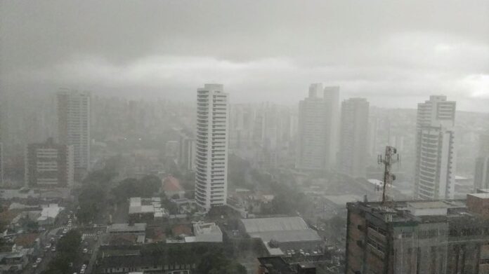 Chuva em Natal — Foto: Pedro Vitorino/Cedida