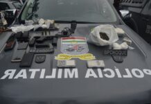 Dois homens morrem em confronto com a PM em Natal; policiais apreendem armas e drogas na ação PM apreendeu armas e drogas na operação em Mãe Luíza — Foto: Cedida/PM