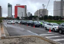 Primeiro dia de ‘drive thru’ de testes rápidos do coronavírus tem fila quilométrica em Natal Há muita procura pelos testes rápidos de coronavírus no "drive thru" da Arena das Dunas em Natal — Foto: Kleber Teixeira/InterTV Cabugi