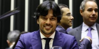 Em novo ministério, Fábio Faria comandará orçamento de R$ 2,3 bi, estatais e publicidade oficial O ministro das Comunicações, Fábio Faria, em sessão na Câmara Foto: Luis Macedo/Câmara