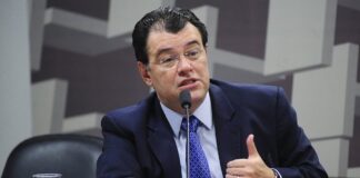 Eduardo Braga defende renda básica permanente de R$ 600 para carentes