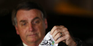 Bolsonaro é diagnosticado com coronavírus
