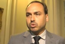 Carlos Bolsonaro fica sem foro especial em investigação sobre funcionários fantasmas