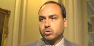 Carlos Bolsonaro fica sem foro especial em investigação sobre funcionários fantasmas