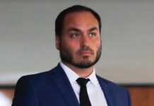 Carlos Bolsonaro cobra novo ministro das Comunicações a responder mídia