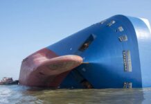 Navio será partido ao meio com 4.200 carros zero quilômetro dentro dele