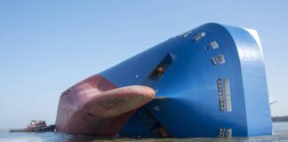 Navio será partido ao meio com 4.200 carros zero quilômetro dentro dele