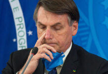 Bolsonaro faz teste de Covid-19 e exame do pulmão; garante estar “tudo bem”