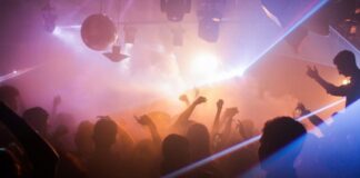 Jovens nos EUA estão promovendo ‘festas da Covid-19’ e pagando quem se infecta