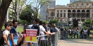 Covid-19: governo prorroga programa de redução de salários e jornada