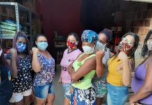 Mulheres criam mercadinho solidário para ajudar moradores de bairro do RJ