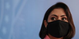 Michelle Bolsonaro testa positivo para Covid-19, diz governo