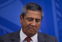 Braga Netto, ministro da Casa Civil, está com covid-19