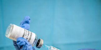 Rússia torna-se primeiro país do mundo a aprovar vacina contra Covid-19, diz Putin