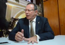 Ex-prefeito Carlos Eduardo mistura política com projeto familiar, diz vereador Raniere Barbosa