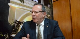 Ex-prefeito Carlos Eduardo mistura política com projeto familiar, diz vereador Raniere Barbosa