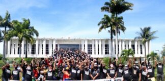 Trabalhadores do setor cultural fazem protesto em frente a Governadoria do RN