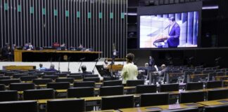 Senado vota para derrubar veto à medida que permitia aumento de servidores