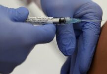 Rússia anuncia vacinação em massa contra coronavírus para outubro