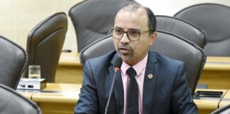 TRE-RN cassa diploma do deputado Sandro Pimentel, mas ele permanece no cargo