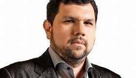 Polícia Federal faz buscas em casa de blogueiro bolsonarista; ministro do STF determina prisão domiciliar