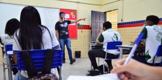 Retorno das aulas em Pernambuco leva a aumento de casos de covid-19 nas escolas