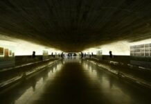 Oposição aumenta pressão por impeachment e volta do Congresso