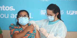 Técnica de Enfermagem é a primeira pessoa a receber a vacina contra a Covid-19 no RN: ‘Chegou a ser um sonho e hoje é esperança’