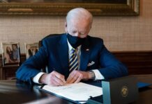 Biden revoga medida de Trump que restringia concessão de green cards
