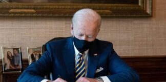 Biden revoga medida de Trump que restringia concessão de green cards
