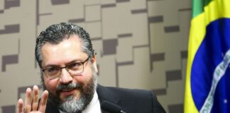 Ernesto Araújo pede demissão do Ministério das Relações Exteriores