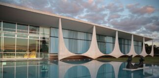 Bolsonaro recebe hoje governadores e presidentes de outros Poderes