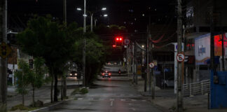Justiça obriga prefeitura de Natal a cumprir toque de recolher, mas libera bebida em bares e funcionamento de escolas
