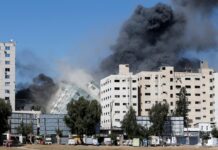 8 crianças morrem em ataque de Israel a Gaza; prédio de TV colapsa