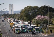 Produtores rurais fazem manifestação em apoio a Bolsonaro na Esplanada
