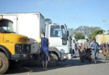 Caminhoneiros se recuperam da covid na cabine e pressionam por vacina