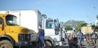 Caminhoneiros se recuperam da covid na cabine e pressionam por vacina