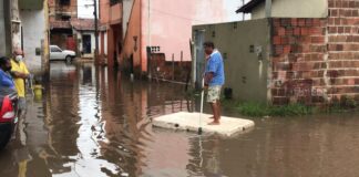 Em mais um dia de chuva, ruas de Natal ficam alagadas e moradores enfrentam transtornos