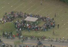 Corpo de MC Kevin deixa quadra da Unidos de Vila Maria e é sepultado na Zona Norte de SP