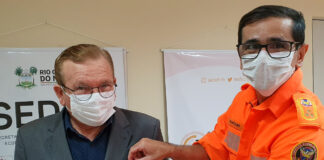 Secretário de Desenvolvimento Econômico recebe honraria de Corpo de Bombeiros