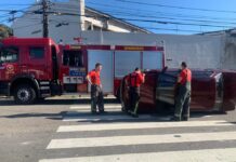 Motorista é preso por embriaguez ao volante após causar acidente com dois carros e capotar veículo em Natal