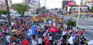 Manifestantes protestam contra Bolsonaro e a favor da vacina em Natal e Mossoró