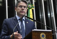 Senador Alessandro Vieira, da CPI, se lança como pré-candidato a presidente