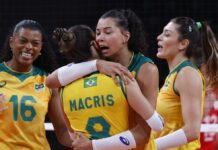 Brasil se impõe, vira sobre a Rússia e vai à semifinal no vôlei feminino
