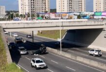 Motorista perde controle do carro e capota na BR-101 em Natal