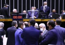 Câmara rejeita proposta que tornava obrigatório o voto impresso