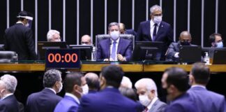 Câmara rejeita proposta que tornava obrigatório o voto impresso